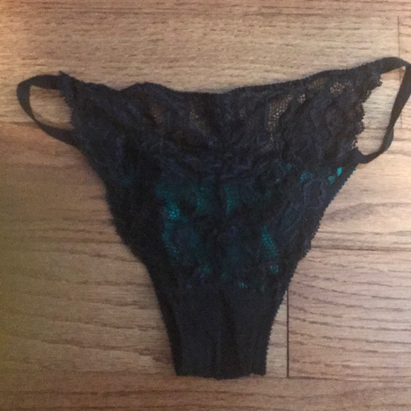 Victoria secret plunge bra and very sexy push up - Picture 5 of 8